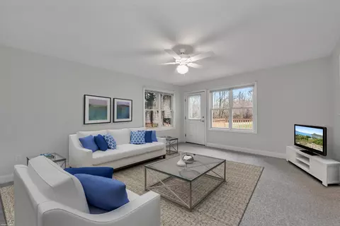 82 Bailey Cir, South Windsor, CT 06074