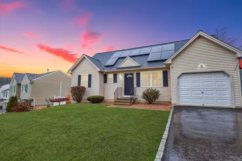 242 Kendall Cir, Waterbury, CT 06708