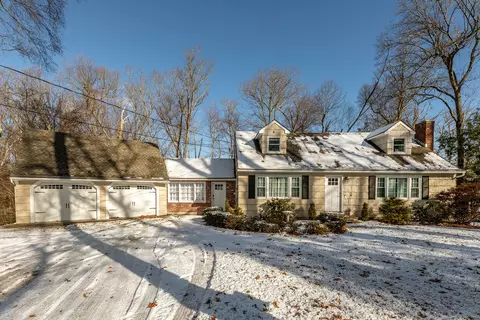 3 Woodcreek Rd, Brookfield, CT 06804