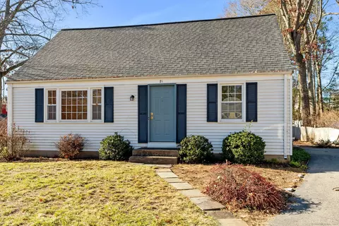 21 Snowberry Ln, Glastonbury, CT 06033