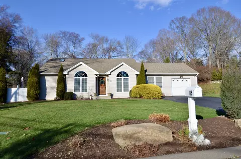 85 Ceil Rd, Trumbull, CT 06611