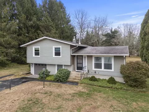 58 Lamphere Rd, Waterford, CT 06385