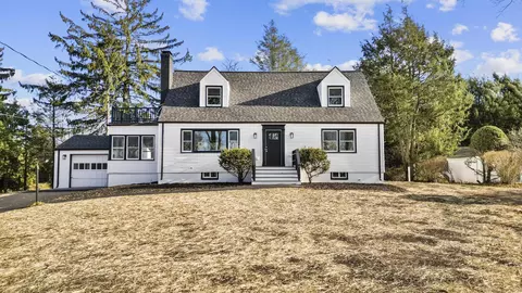 27 Hilltop Ter, North Haven, CT 06473