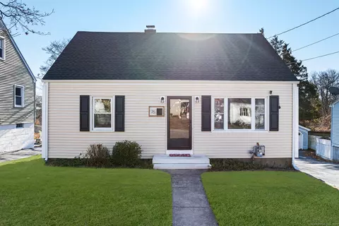 76 Sunset St, New London, CT 06320