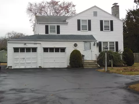 43 Gaymoor Dr, Stamford, CT 06907