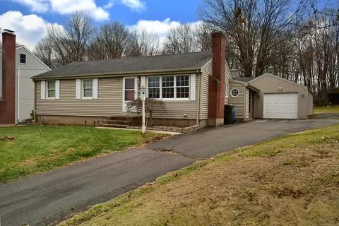 42 Magnolia Ln, Berlin, CT 06023