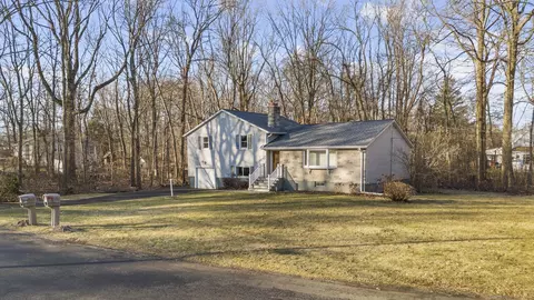 542 Kanuga Trl, Orange, CT 06477