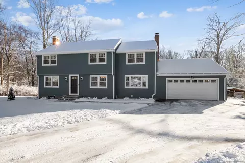 32 Musket Trl, Simsbury, CT 06070