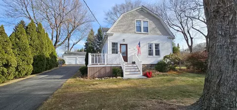 292 Meadows End Rd, Milford, CT 06460