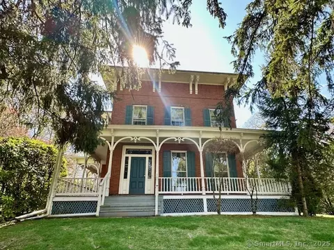 18 Marshall Phelps Rd, Windsor, CT 06095