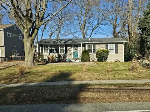 7 S Broad St, Pawcatuck, CT 06379