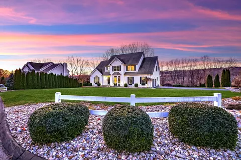 61 Saint Andrews Ln, Milford, CT 06461