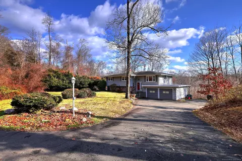392 Carrington Rd, Bethany, CT 06524