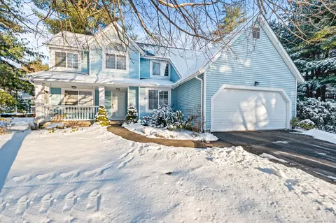 4 Edgewood Ct #4, Simsbury, CT 06070