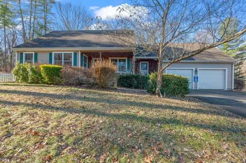 21 Tartia Rd, East Hampton, CT 06424