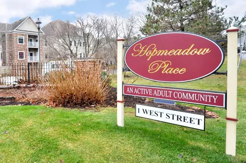 1 West St #313, Simsbury, CT 06070