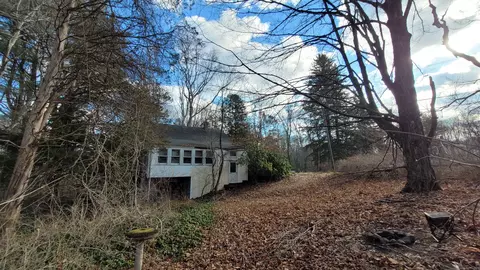 15 Towner Ln, Oxford, CT 06478
