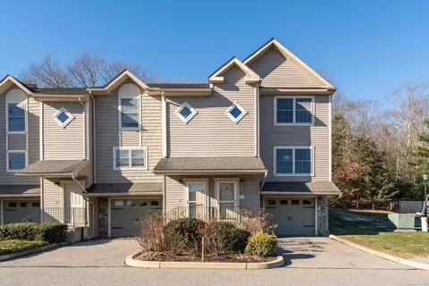 64 Scotch Cap Rd #111, Quaker Hill, CT 06375