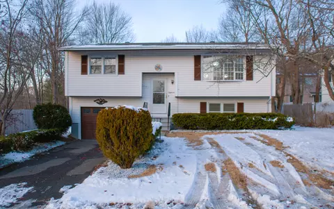 18 Hayfield Rd, Waterbury, CT 06704