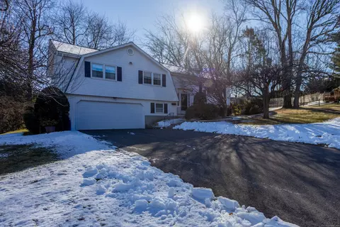 156 Westwood Dr, Wethersfield, CT 06109