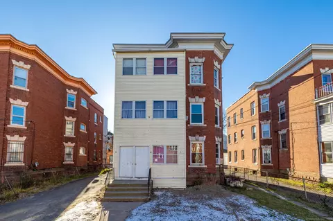43-45 Standish St, Hartford, CT 06114