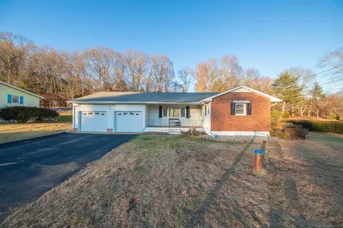 19 Meadow Ln, Montville, CT 06382