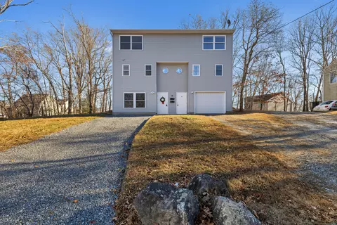 15 Hillcrest St #A, Norwich, CT 06360