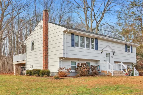 102 Alice Dr, Coventry, CT 06238