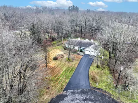 18 Beckett Rd, Bridgewater, CT 06752