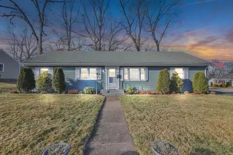 4 Battista Rd, Manchester, CT 06040