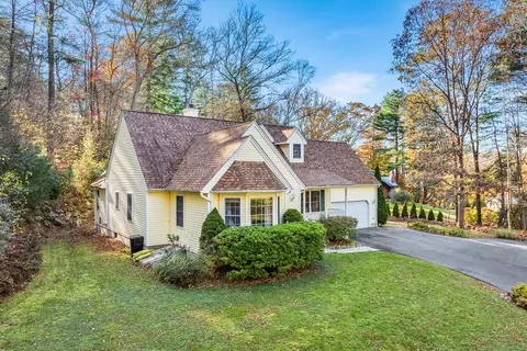 37 Pinelock Dr, Gales Ferry, CT 06335