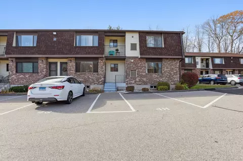 140 Thompson St #4H, East Haven, CT 06513