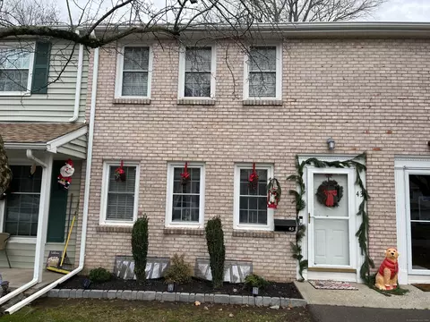 43 Jackson Dr #43, Milford, CT 06460