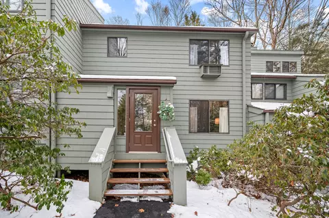 102 Woodside Cir #102, Torrington, CT 06790