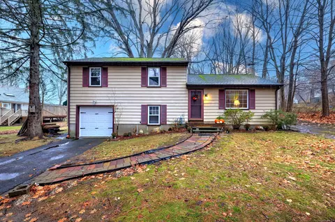 7 Sugar St, Newtown, CT 06470