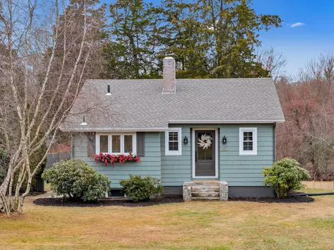 351 Fitch Hill Rd, Montville, CT 06382