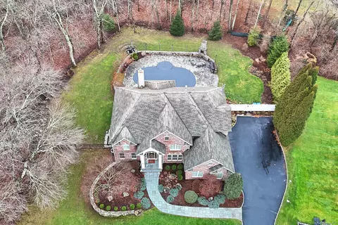41 Lazy Brook Rd, Shelton, CT 06484