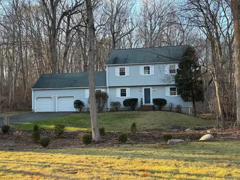 36 Wellsweep Dr, Madison, CT 06443