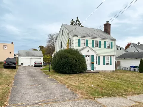 24 Brewster St, Stratford, CT 06614