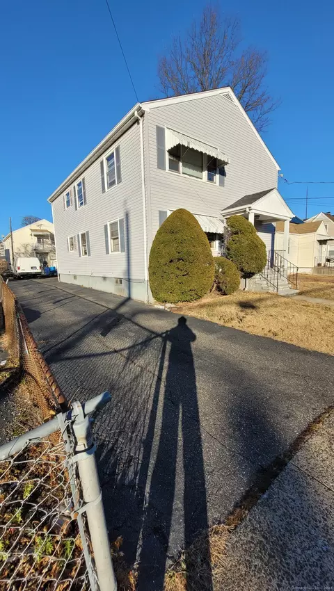 35 Ohio Ave, Bridgeport, CT 06610