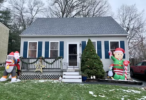 26 Oakland Ter, Manchester, CT 06042