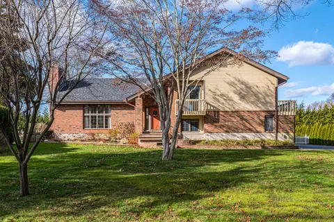 51 Stanton Rd, Clinton, CT 06413