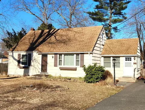 16 Ernest St, Enfield, CT 06082