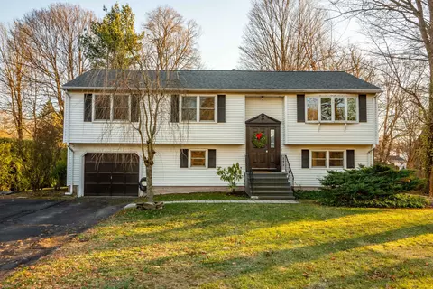 290 France St, Rocky Hill, CT 06067