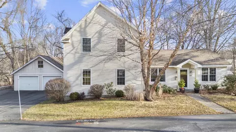 18 Hobart St, Farmington, CT 06032