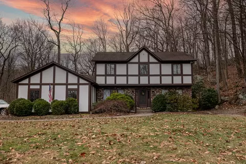 29 Carriage House Dr, Danbury, CT 06810