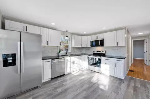 19 E Hill St, Plymouth, CT 06786