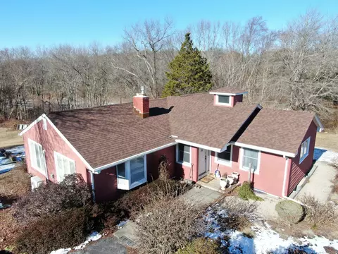 882 Vauxhall Street Ext, Waterford, CT 06375