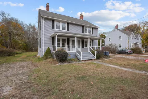 49 51 Bowling Ln, Bradford, RI 02808
