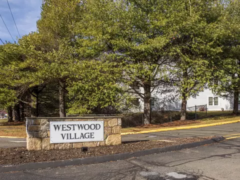 55 Mill Plain Rd #6-4, Danbury, CT 06811